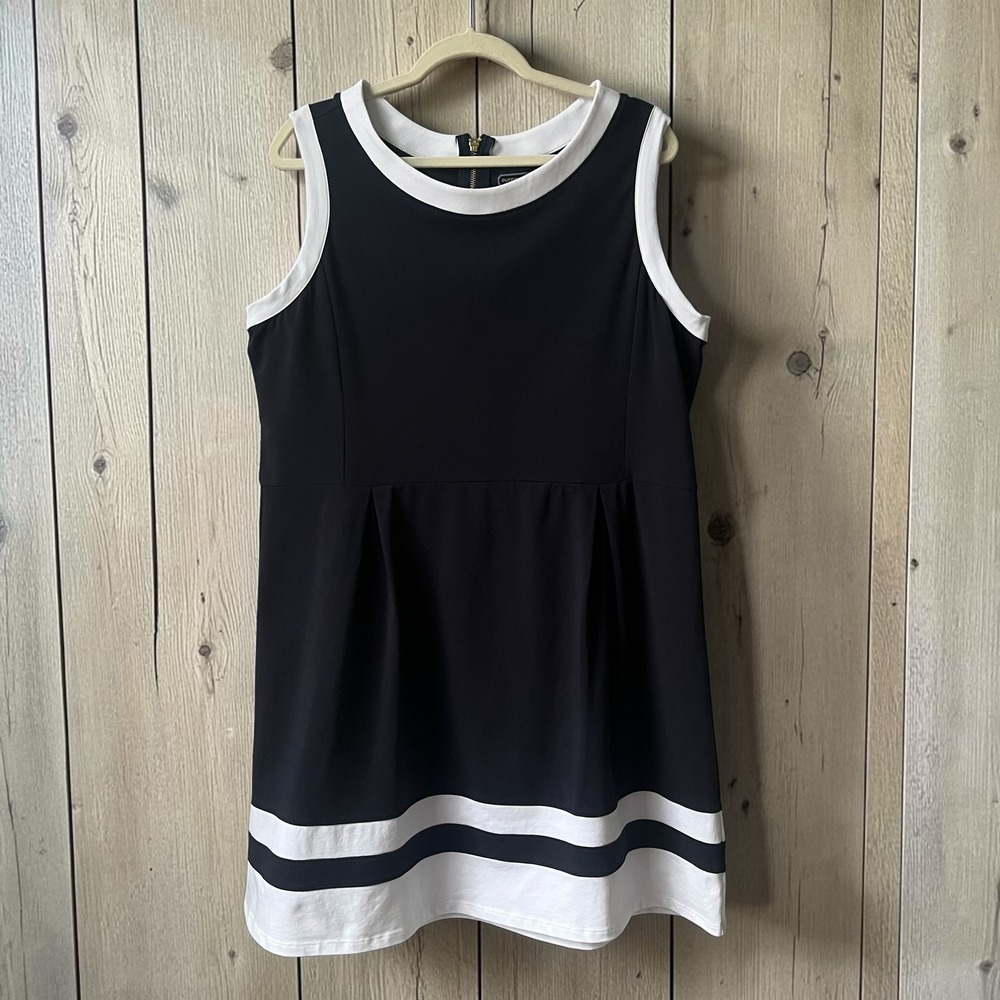 Duffield Lane Black and White Sleeveless Mini Dress